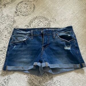 Aeropostale shorty women’s jean shorts. Size 2. Good condition, barely worn.